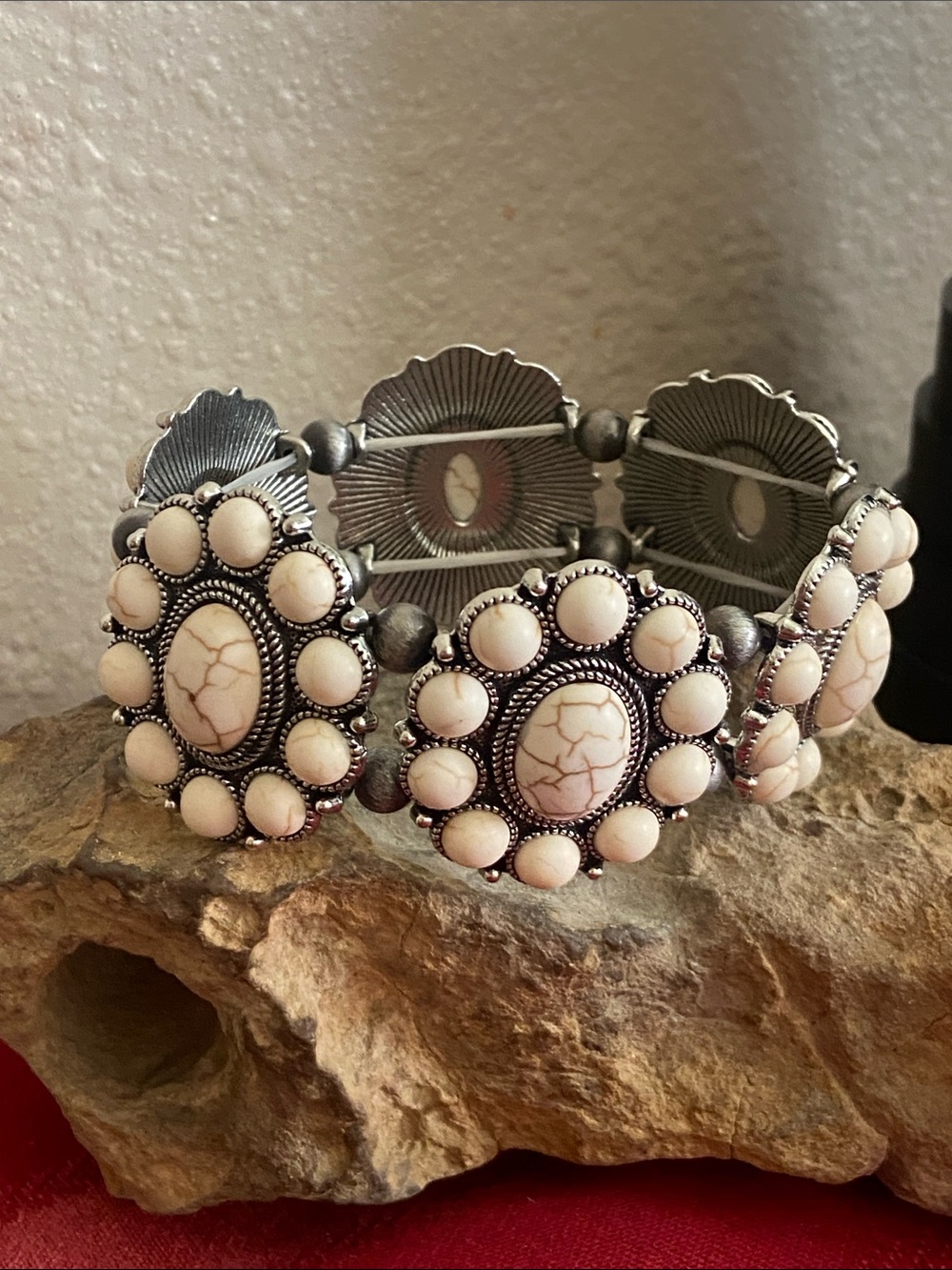 NEW White Howlite Stone Daisy Concho Stretch Bracelet